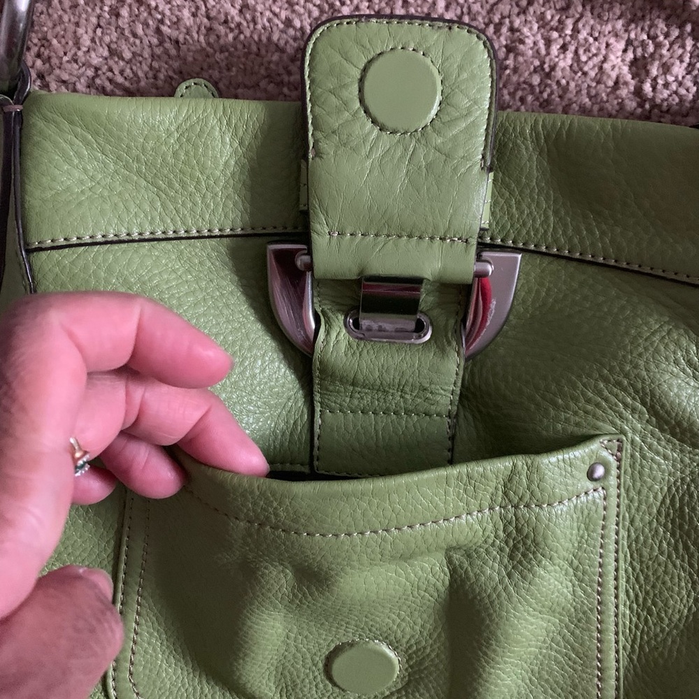 B. Makowsky Green Leather Crossbody Bag - Picture 8 of 16